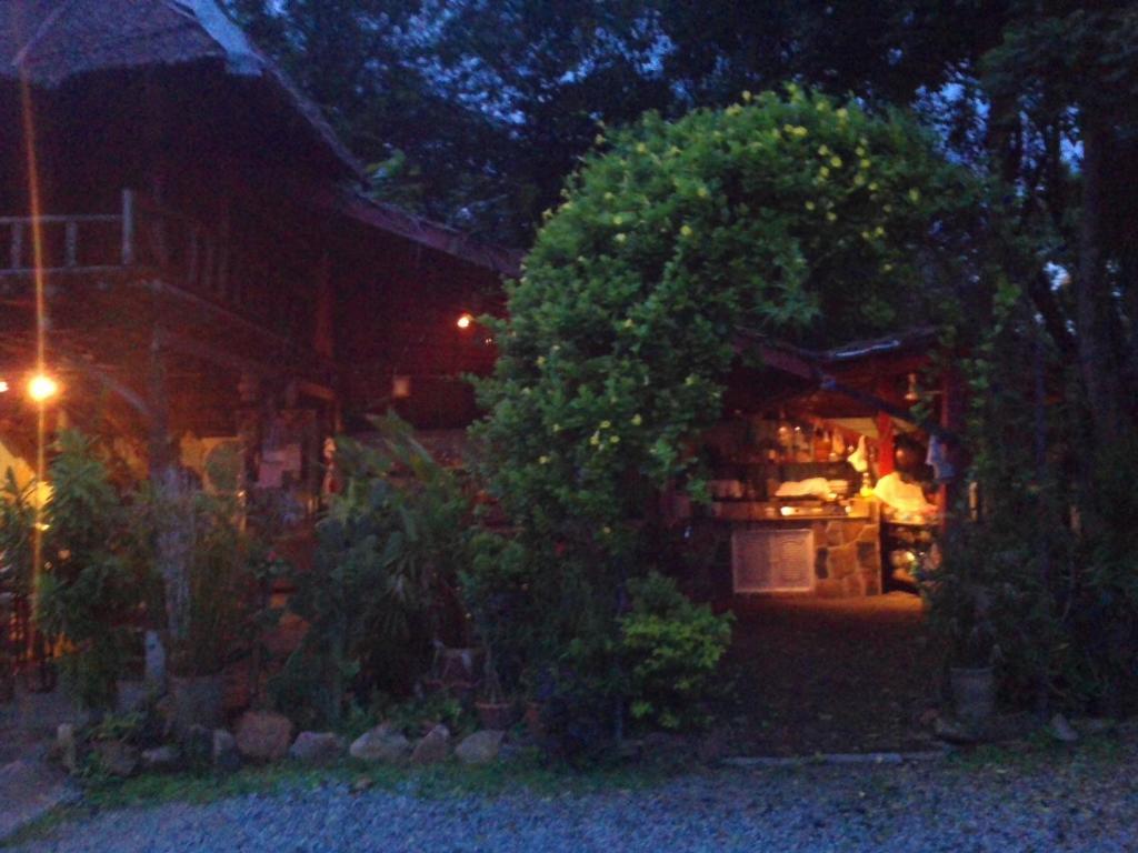 Ban Sabai Sabai Guest House Kancsanaburi Kültér fotó